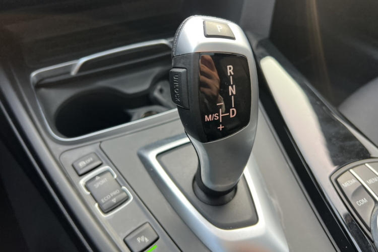 宝马3系GT 2020款 320i M运动套装中控内饰7004