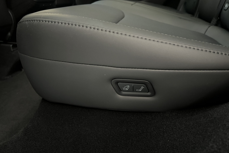 特斯拉 Model Y 2025款 后轮驱动版局部细节9004