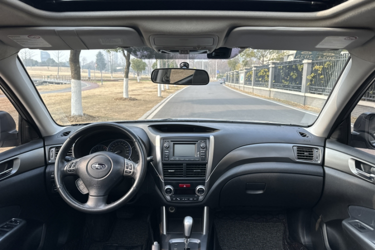 斯巴鲁 森林人 2011款 2.5XS 自动豪华版中控内饰7006