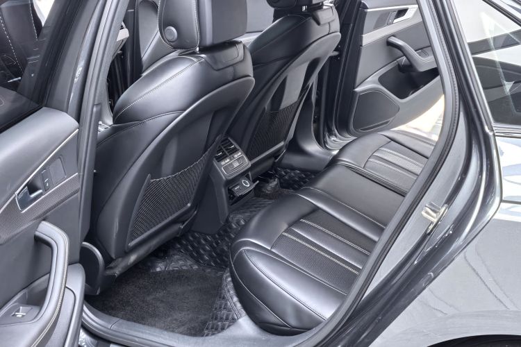 奥迪A4L 2022款 40 TFSI 豪华动感型中控内饰7002