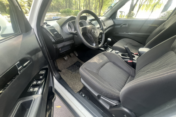 陆风X8 2014款 探索版 2.4L 汽油4X4豪华型中控内饰7001