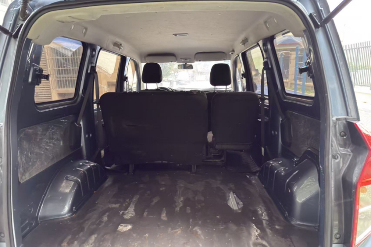 五菱汽车 五菱宏光PLUS 2019款 1.5T 手动标准型 5座局部细节23