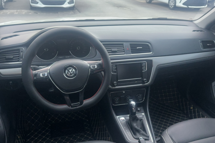 大众 朗逸 2017款 230TSI DSG舒适版中控内饰7003