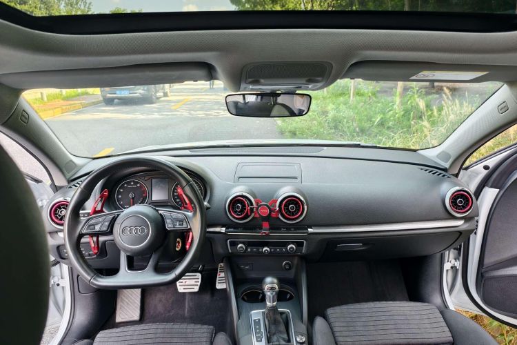 奥迪A3 2018款 30周年年型 Limousine 40 TFSI 运动型中控内饰7002