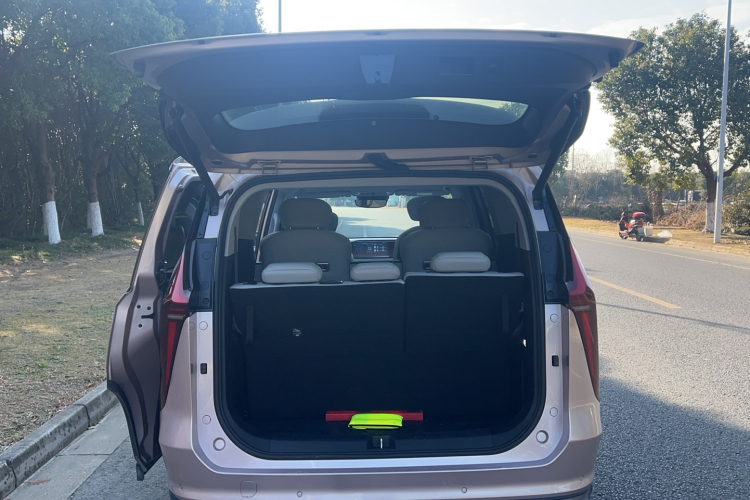 上汽大通MAXUS 大通G70 2024款 2.0T 自动旗舰版 7座局部细节23