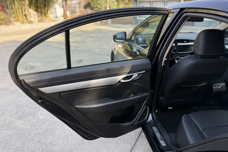 吉利汽车 帝豪 2018款 1.5L CVT向上互联版中控内饰7008