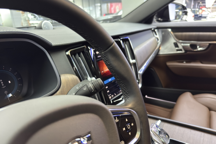 沃尔沃S90 2025款 B5 智雅豪华版中控内饰7004