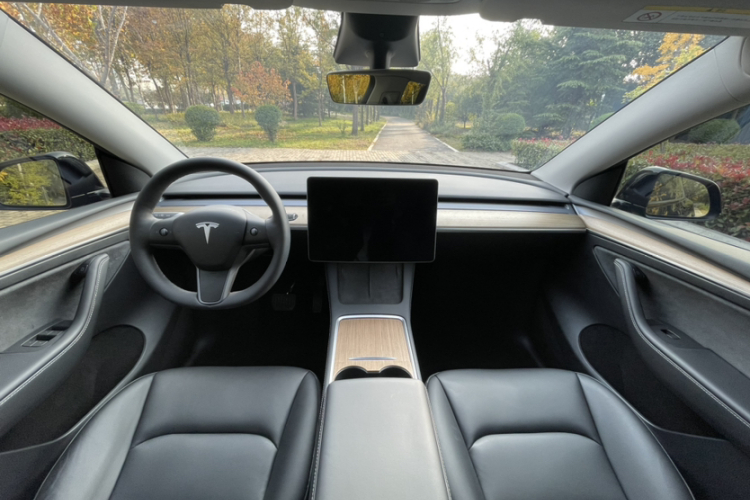 特斯拉 Model Y 2022款 改款 后轮驱动版中控内饰7001
