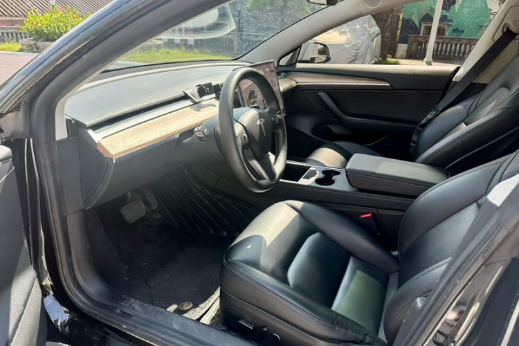 特斯拉 Model 3 2021款 标准续航后驱升级版 3D6中控内饰7003