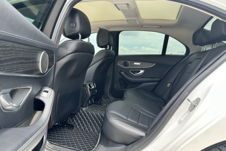 奔驰C级 2021款 C 260 L 运动版中控内饰7005