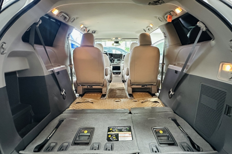 丰田Sienna（平行进口）中控内饰7005