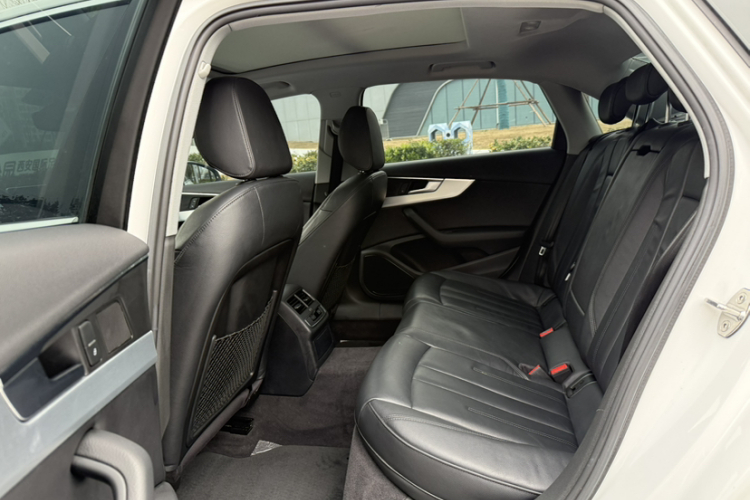 奥迪A4L 2018款 30周年年型 40 TFSI 时尚型中控内饰7006