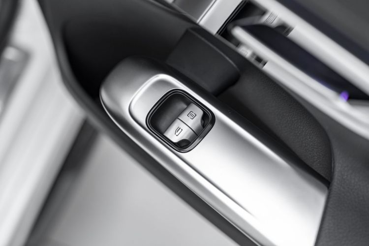 奔驰C级 2022款 改款 C 260 L 运动版局部细节9008