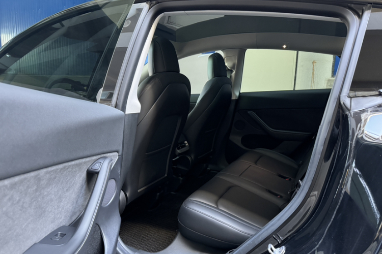 特斯拉 Model Y 2022款 后轮驱动版中控内饰7007