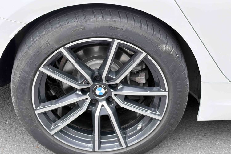 宝马3系 2024款 320Li M运动套装车身外观6006