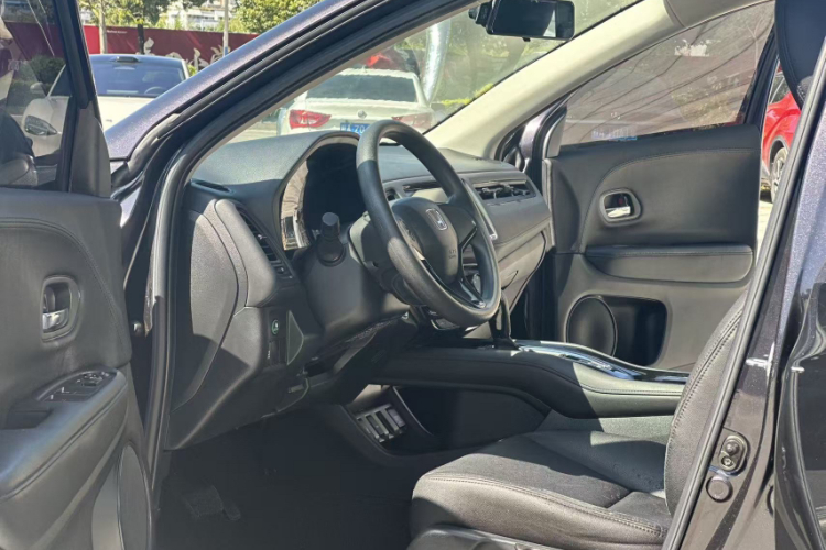 本田 缤智 2017款 1.8L CVT两驱先锋型中控内饰7002