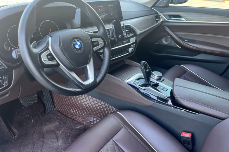 宝马5系 2019款 530Li 领先型 豪华套装中控内饰7001