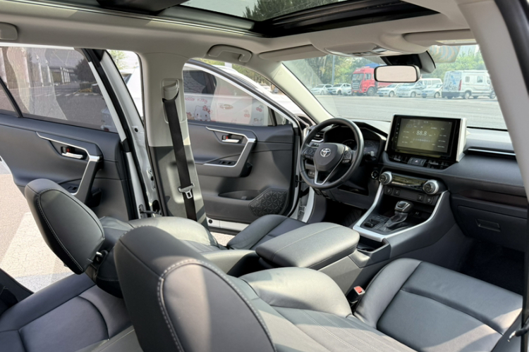 丰田 RAV4荣放 2020款 2.0L CVT两驱尊贵版中控内饰7012