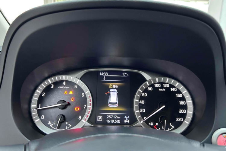 日产 途达 2020款 2.5L XV 4WD 自动四驱旗舰版中控内饰15