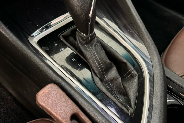 别克GL6 2018款 18T 6座尊贵型中控内饰7014