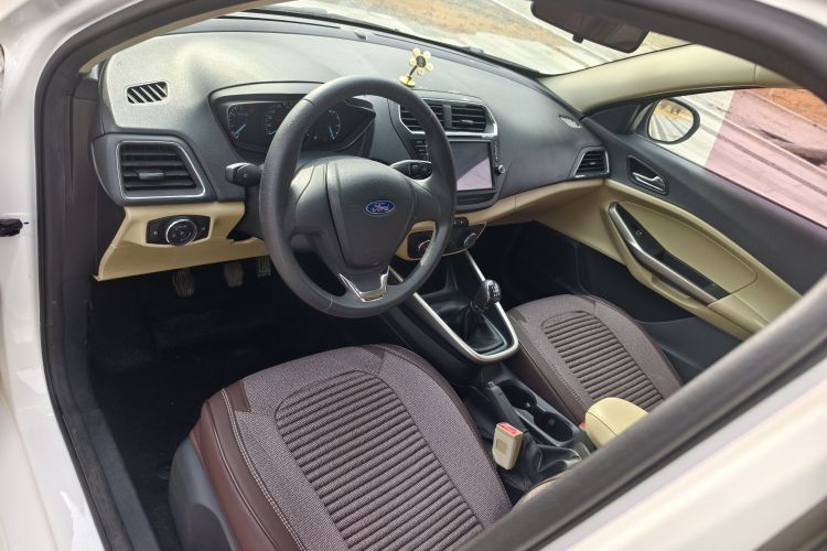 福特 福睿斯 2015款 1.5L 手动舒适型中控内饰7001