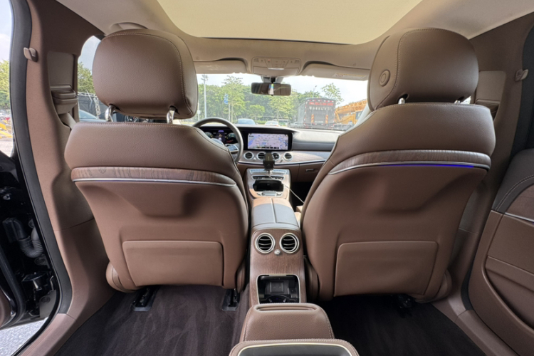 奔驰E级 2021款 E 260 L中控内饰7014