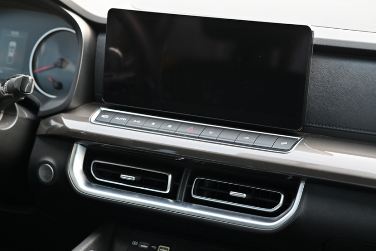 长城 炮 2023款 2.0T商用版自动柴油两驱精英型长箱GW4D20M中控内饰7010