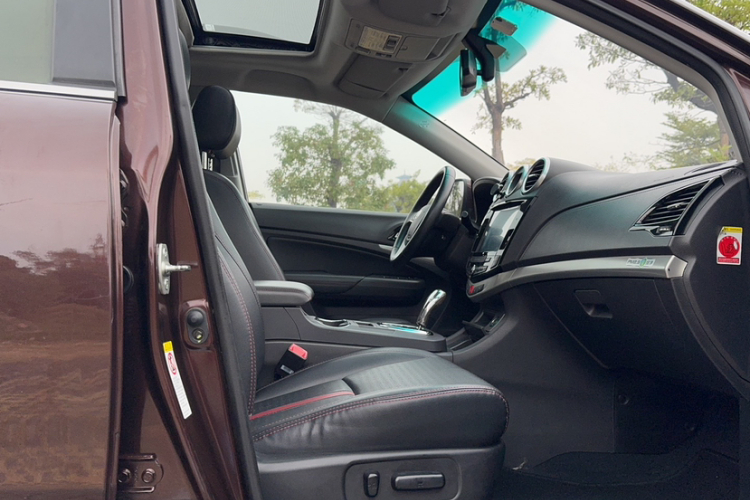 比亚迪S7 2015款 2.0T 自动尊贵型中控内饰7009