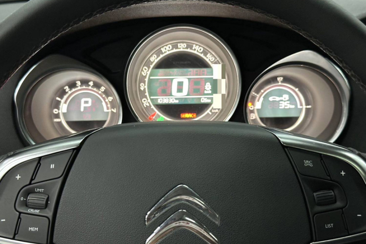 雪铁龙C4L 2016款 1.6T 自动精英型中控内饰15