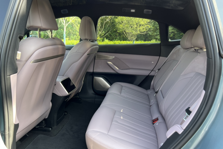 乐道L60 2024款 60kWh 后驱版中控内饰7008