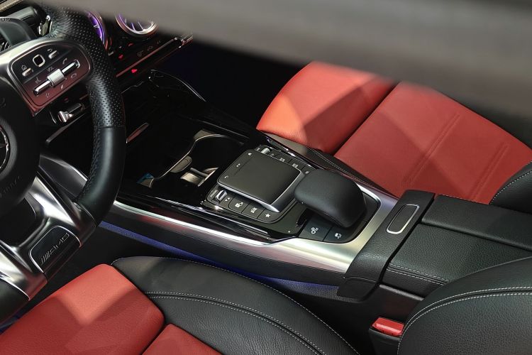 奔驰A级AMG(进口) 2020款 改款 AMG A 35 4MATIC中控内饰7009