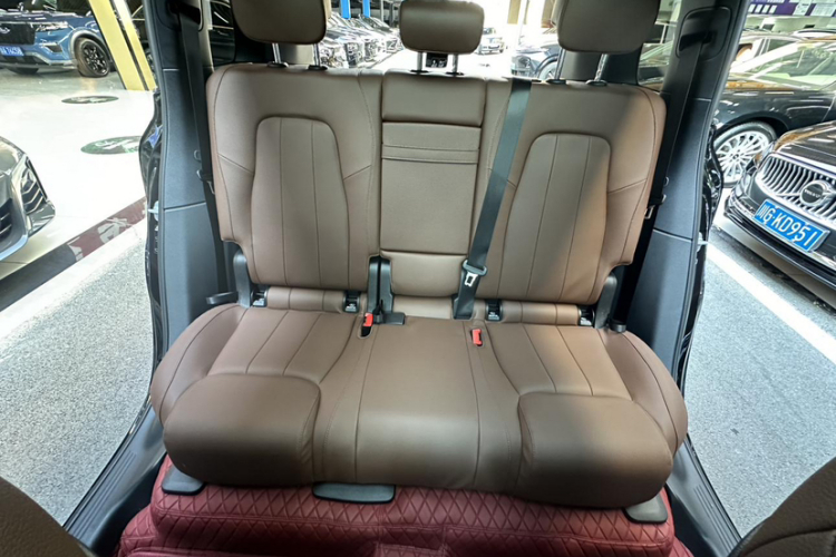 奔驰GLB 2024款 GLB 200 动感型中控内饰7012