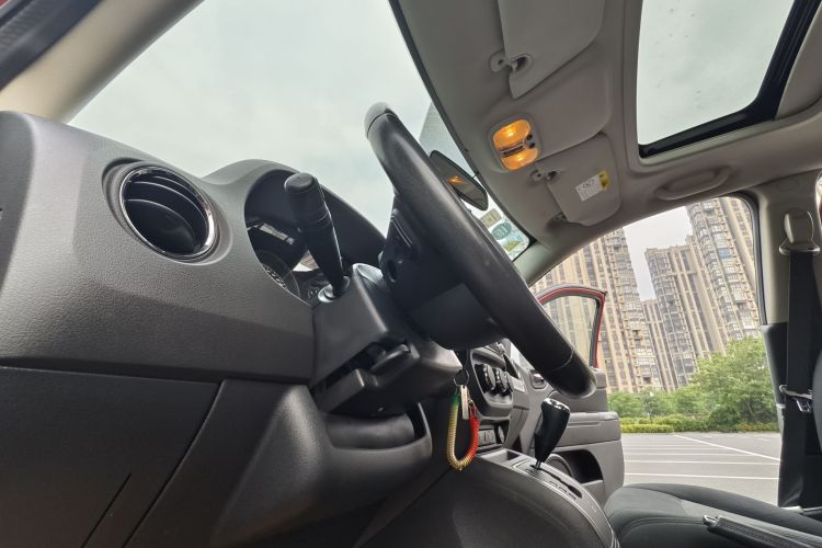 Jeep 指南者(进口) 2014款 改款 2.0L 两驱进取版中控内饰7006