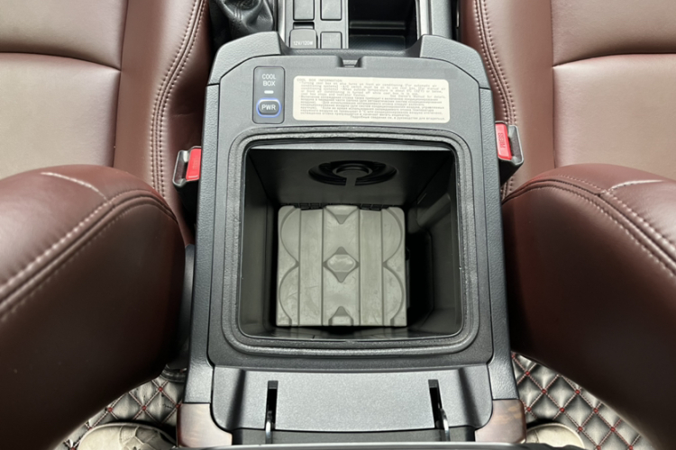 丰田 普拉多（平行进口）中控内饰7008