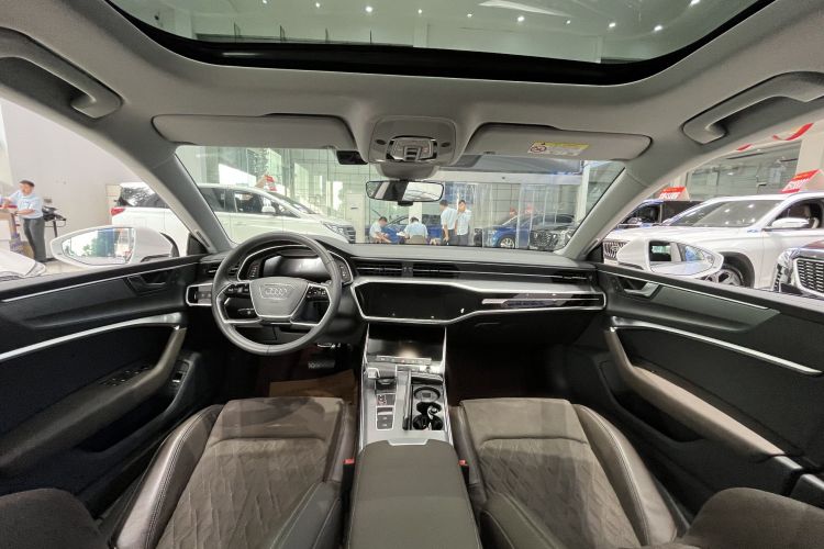 奥迪A7L 2024款 45TFSI quattro S-line 见远型 流晶套装中控内饰7005