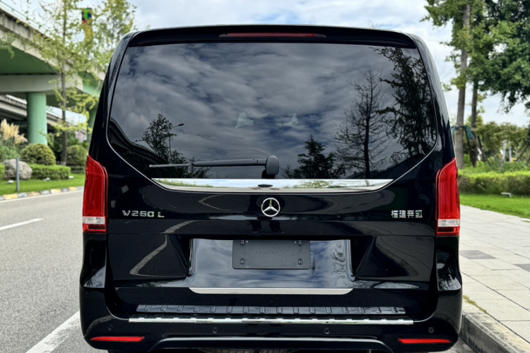 奔驰V级 2022款 V 260 L 长轴距豪华版车身外观6012