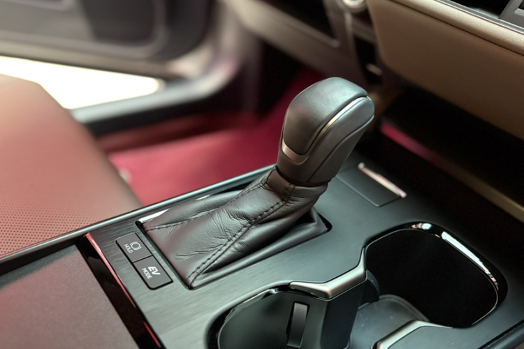 雷克萨斯ES 2025款 300h 臻享版局部细节18