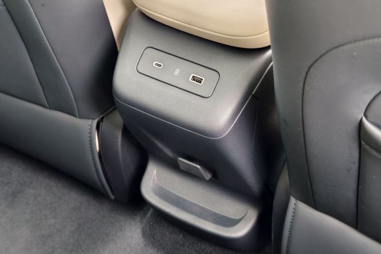 领克Z20 2025款 530km 后驱Max中控内饰7015