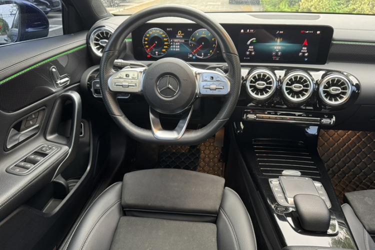 奔驰A级 2020款 改款 A 200 L 运动轿车时尚型车身外观6004