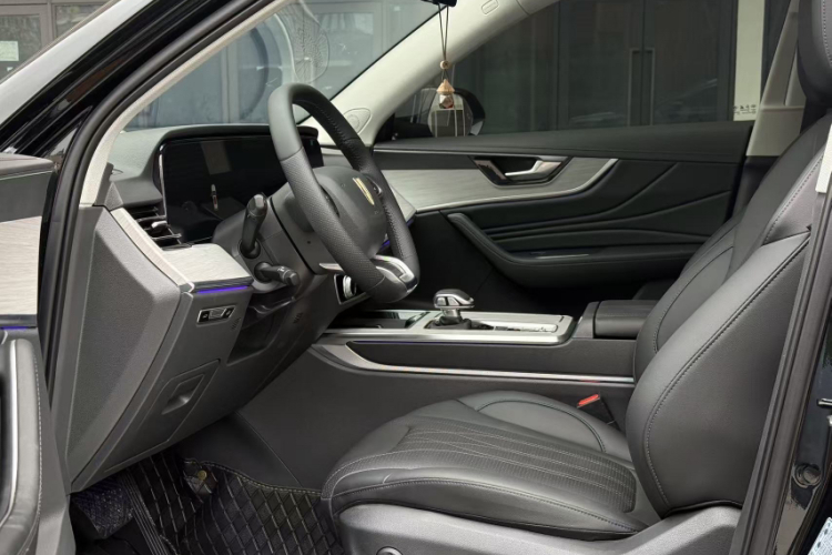 红旗HS5 2025款 2.0T 两驱旗享Pro版中控内饰7002