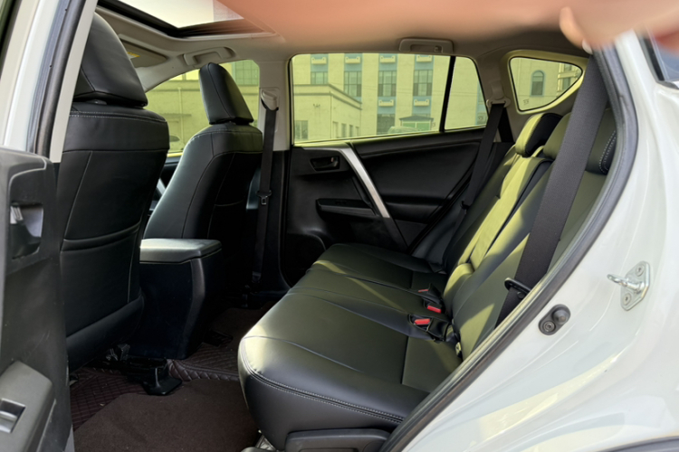 丰田 RAV4荣放 2019款 2.0L CVT两驱先锋版 国V中控内饰7002