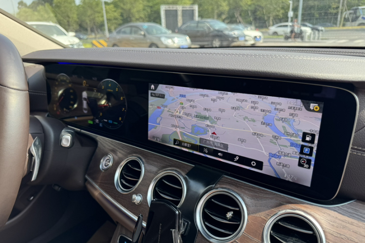 奔驰E级 2021款 E 260 L中控内饰7004