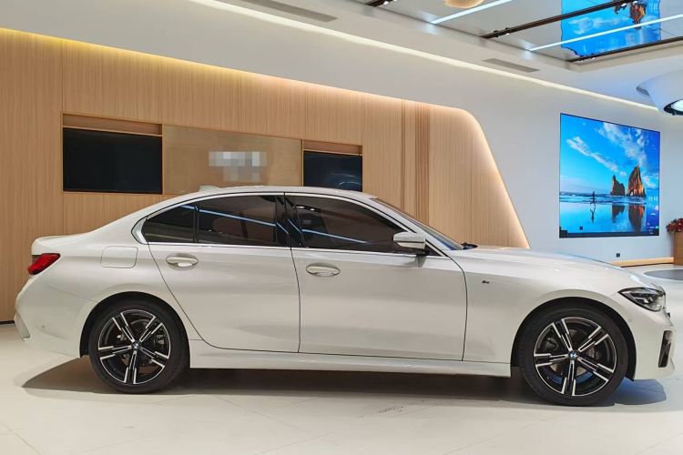 宝马3系 2021款 改款 325i M运动套装车身外观6003