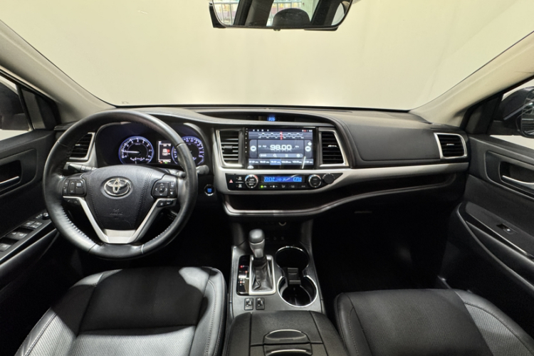 丰田 汉兰达 2018款 2.0T 四驱豪华版 7座 国V中控内饰7010