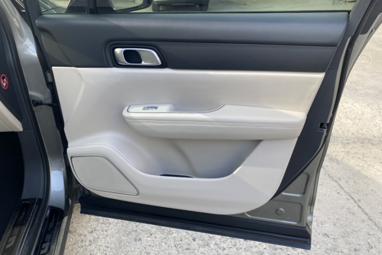 理想汽车 理想ONE 2021款 增程6座版中控内饰7006