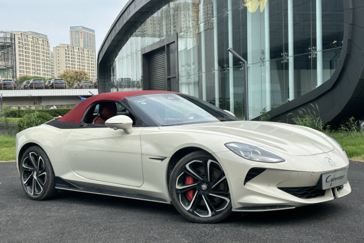 名爵 MG Cyberster 2024款 520km 传奇四驱红篷版车身外观6001