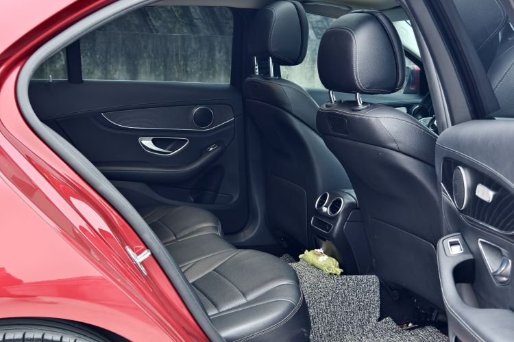 奔驰C级 2019款 C 260 L 运动版中控内饰7001