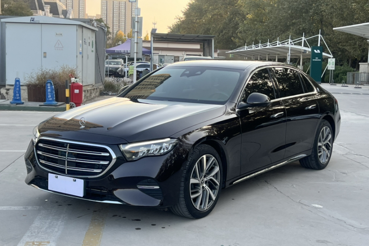 奔驰E级 2024款 E 300 L 时尚型车身外观1