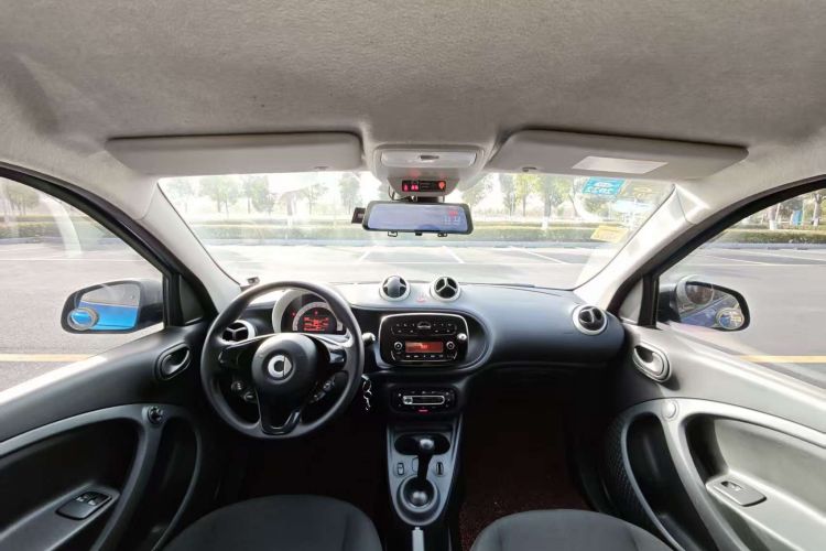 smart forfour 2018款 1.0L 52千瓦灵动版中控内饰7004