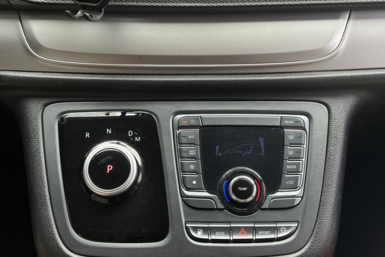 上汽大通MAXUS 大通G20 2023款 ES 2.0T 汽油自动超值版中控内饰7002